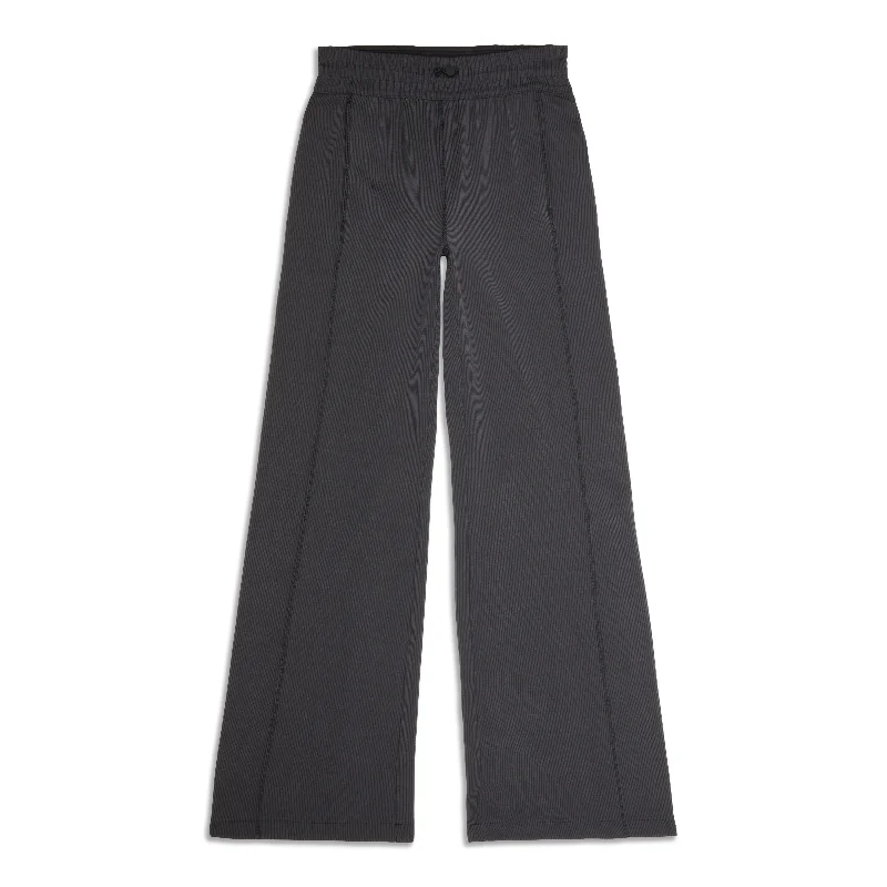 Ribbed Softstreme Mid-Rise Pant - Resale